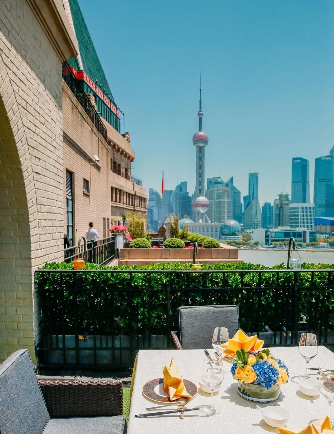 上海和平饭店华懋阁2176元享双人华尔兹晚餐，荟萃欧式顶级美食，俯瞰外滩优美景致